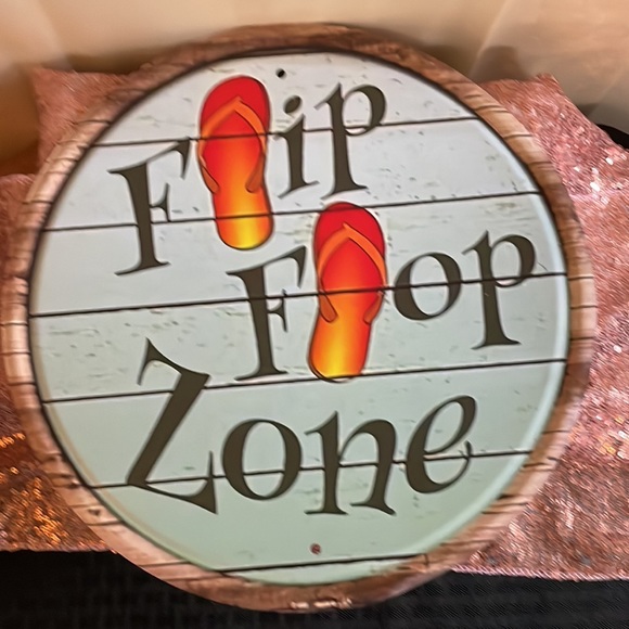 Flip Flop Zone - Metal tin sign roundTrigger Zone Pool Tropical Beach Retro - Picture 5 of 5